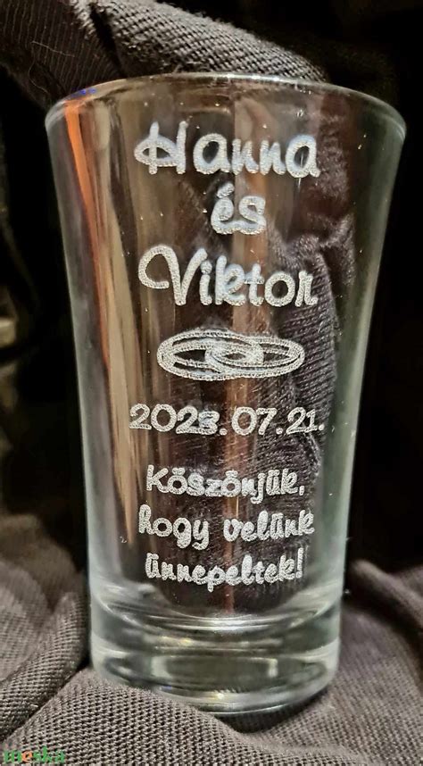 Pálinkás pohár és koktél alapanyagok