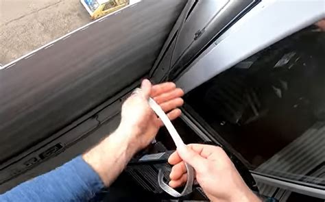 Redőny javítási folyamat illusztrációja