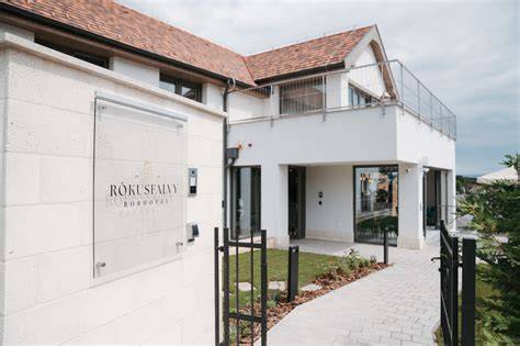 Rókusfalvy Borhotel épülete