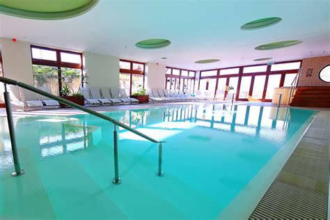 Wellness medence