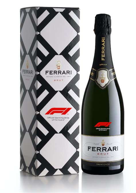 Ferrari Brut pezsgő palack és poharak