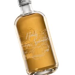 Nobilis Fahéjas Szilva Likőr palackja