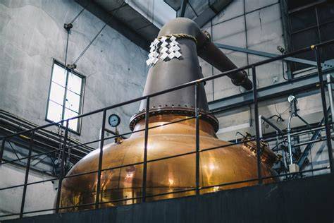 Réz lepárlóüstök egy skót whiskygyárban