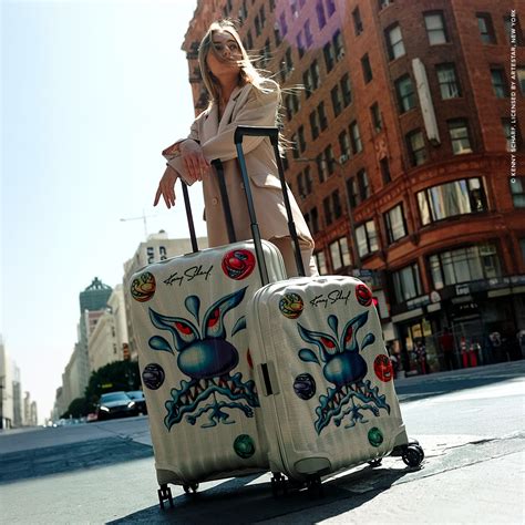 pakolás, bőröndök, utazás