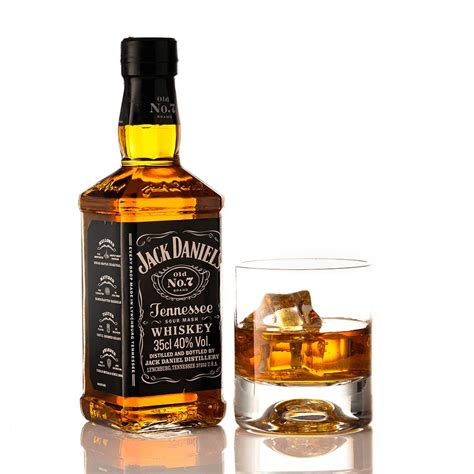 Jack Daniel's whiskey és csokoládé pohárban