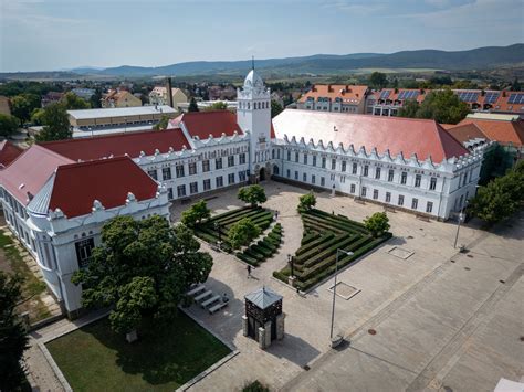 Történelmi pezsgőgyár épülete
