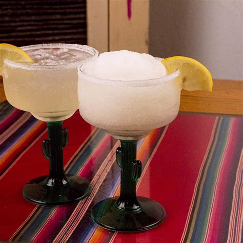 Fagyasztott Margarita pohárban, lime szelettel