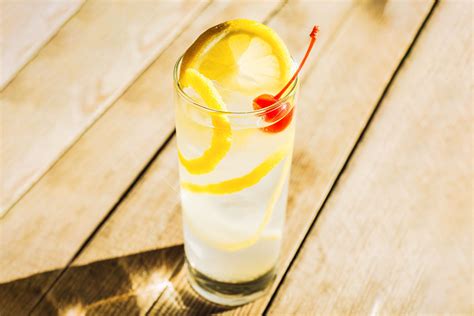 Tom Collins koktél pohárban