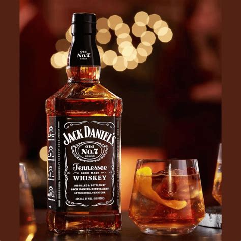Jack Daniel's Old No. 7 üveg és pohár