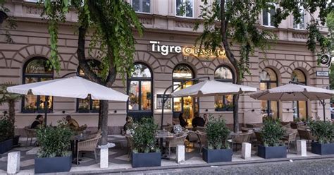 Budapesti étterem utcakép