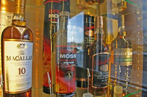 Whisky kóstolás különböző poharakban