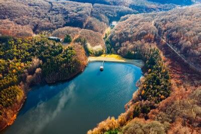 Mátra-hegység panorámája szőlőültetvényekkel