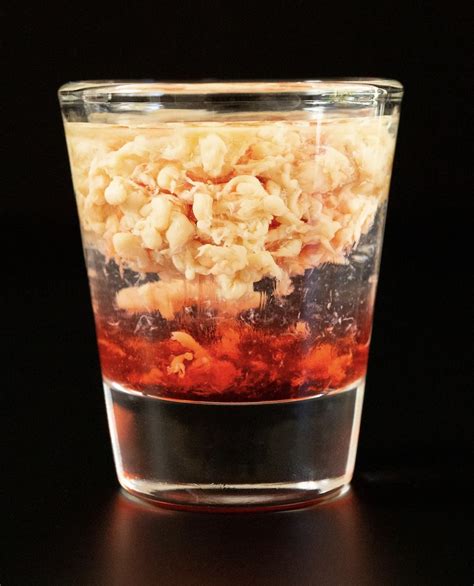 Bloody brain koktél rétegzett látványa