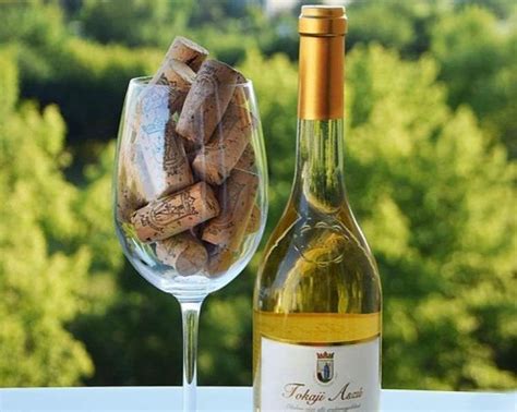 Tokaji Aszú bor palackja