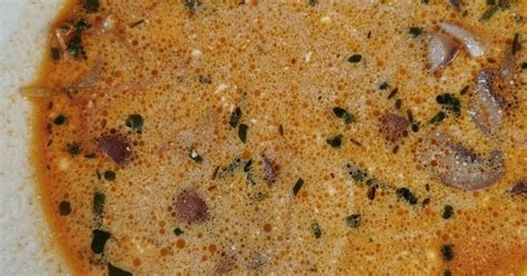 Tálalt gombaleves friss petrezselyemmel