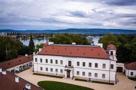 Tata Esterházy-kastély tér