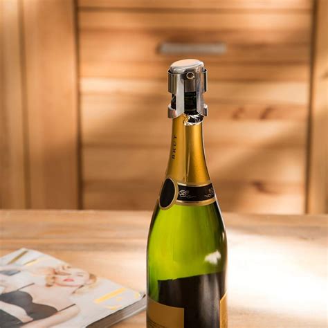 Pezsgős üveg és dugó