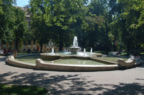 Pécs Szent István tér és a Littke Palace épülete