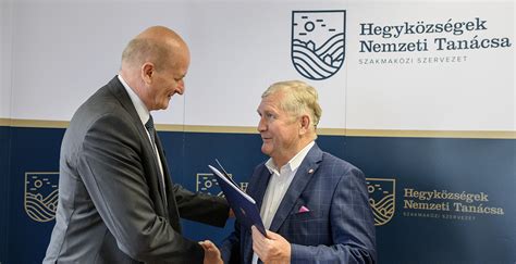 A Hegyközségek Nemzeti Tanácsa logója