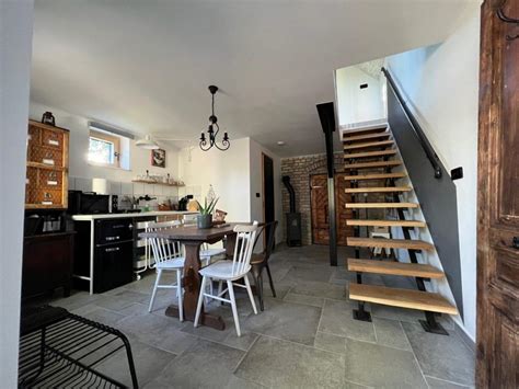 Hagyományos sárközi présház és borospince