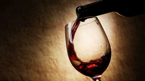 Két pohár testes vörösbor