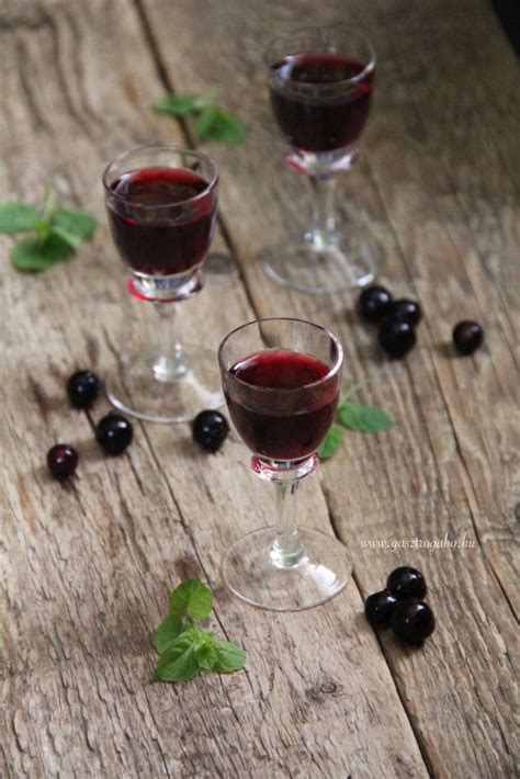 üveg feketeribizli likőr