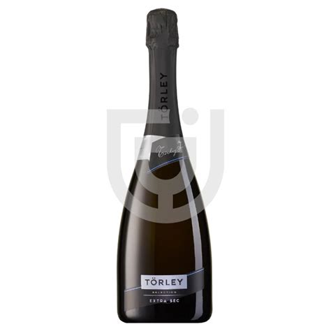 Törley pezsgő palackok és poharak