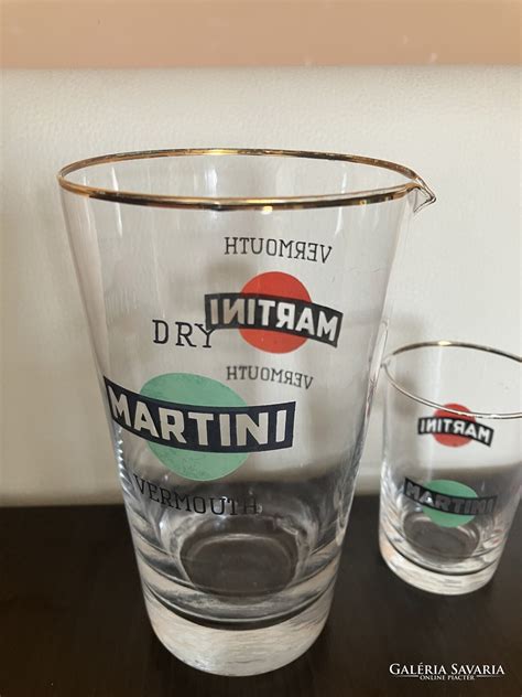 Martini poharak és hozzávalók