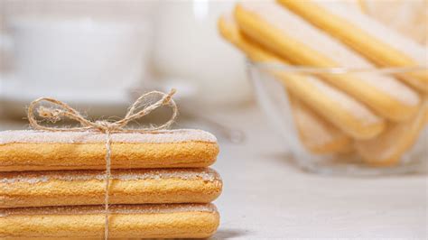 Babapiskóta kávéba mártása