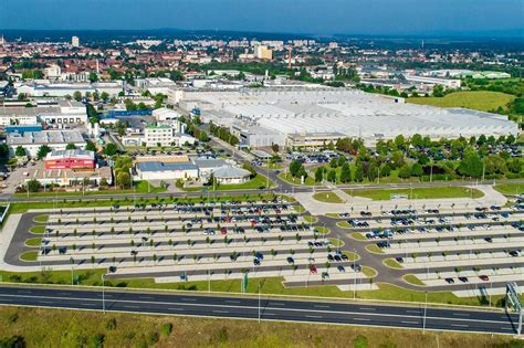 sörgyár üzem területe, zöld területekkel