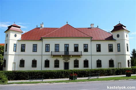 Hajósi Érseki Kastély