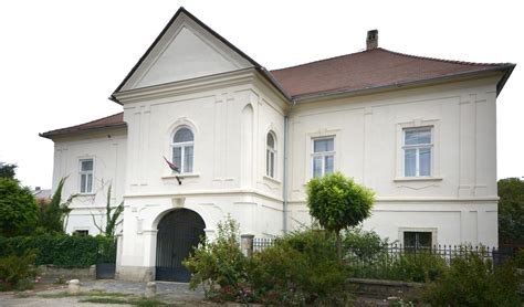 Rákóczi-Aspremont Kúria homlokzata