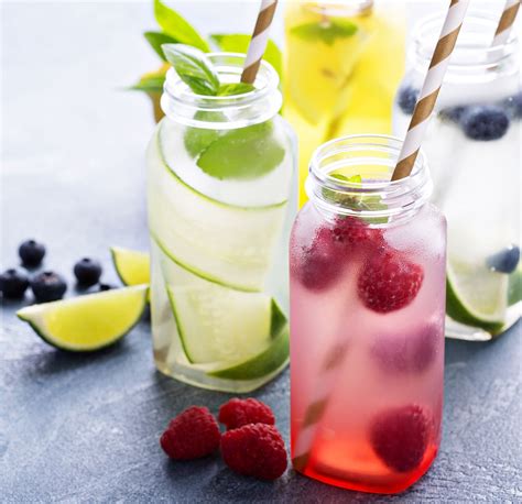 különböző üvegekben lévő italok