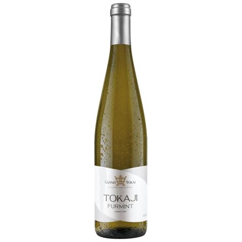 Furmint szőlőfürtök a tokaji szőlőültetvényen