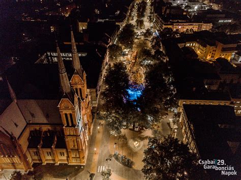 Békéscsaba főtere a Garabonciás Napok idején