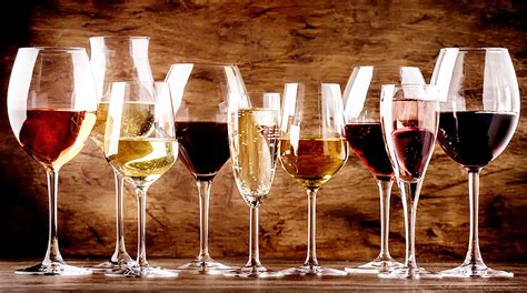 Különböző bólés tálak és poharak