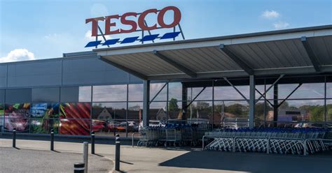 Tesco áruház bejárat