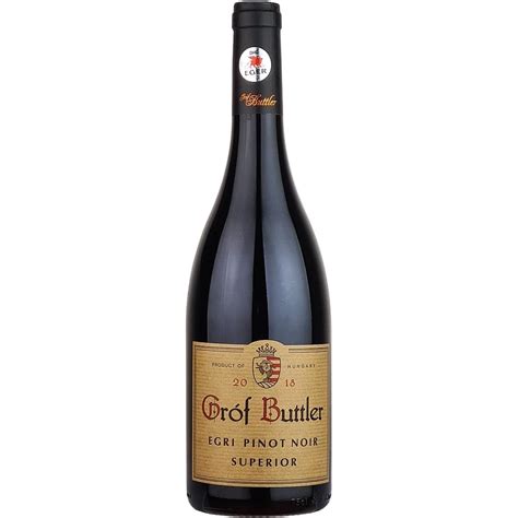 Gróf Buttler pincészet belső tere, hordókkal