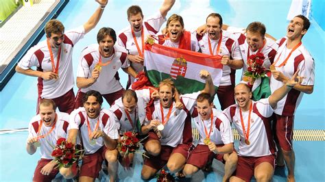 Férfi vízilabda csapat a medencében