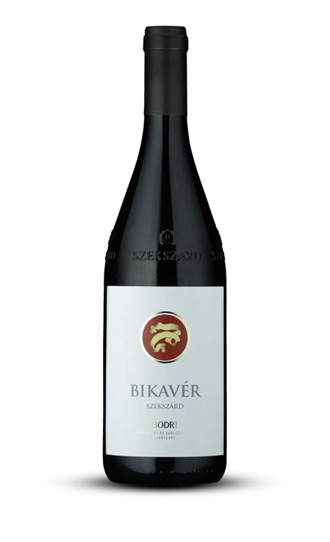 Szekszárdi Bikavér palack és pohár