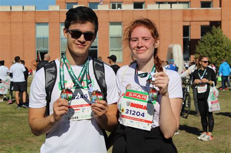 Budapest belvárosának egy parkja, ahol fesztivál zajlik