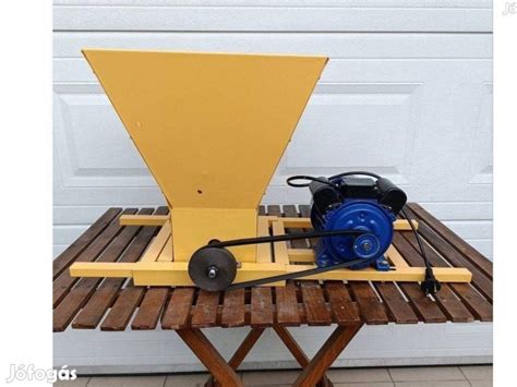 Elektromos gyümölcsdaráló nagy tölcsérrel