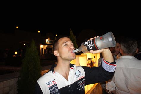 Egy anonim alkoholista csoport ülésének illusztrációja