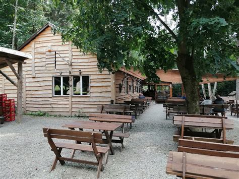 Erdei étterem teraszáról nyíló panoráma