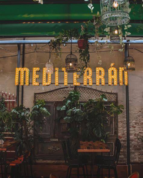 mediterrán hangulatú bár belsőépítészet