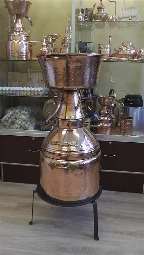 pálinka lepárló látvány