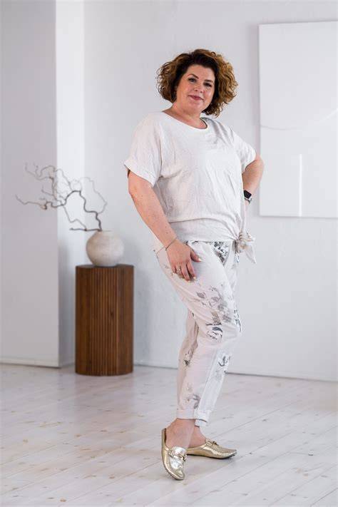 világos arany sörhab <tagimg><tagimg>malátás és virágos illat