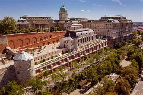 Budavári Palota környezete és udvarai