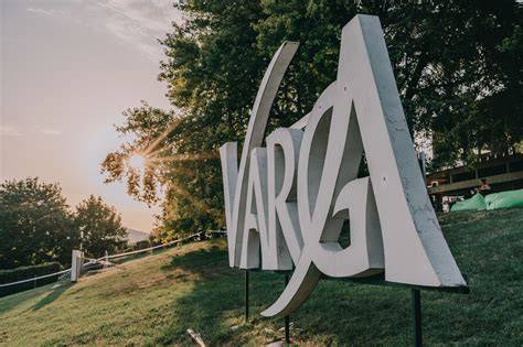 Varga Pincészet látogatóközpont arányai és dűlői