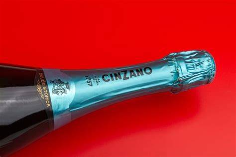 illusztráció a Cinzano Pro-Spritz színéről és pezsgő buborékkirajzolás